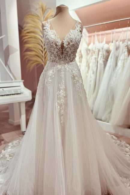 Fashionable Long A-line V-neck Lace Tulle Wedding Dress with Train