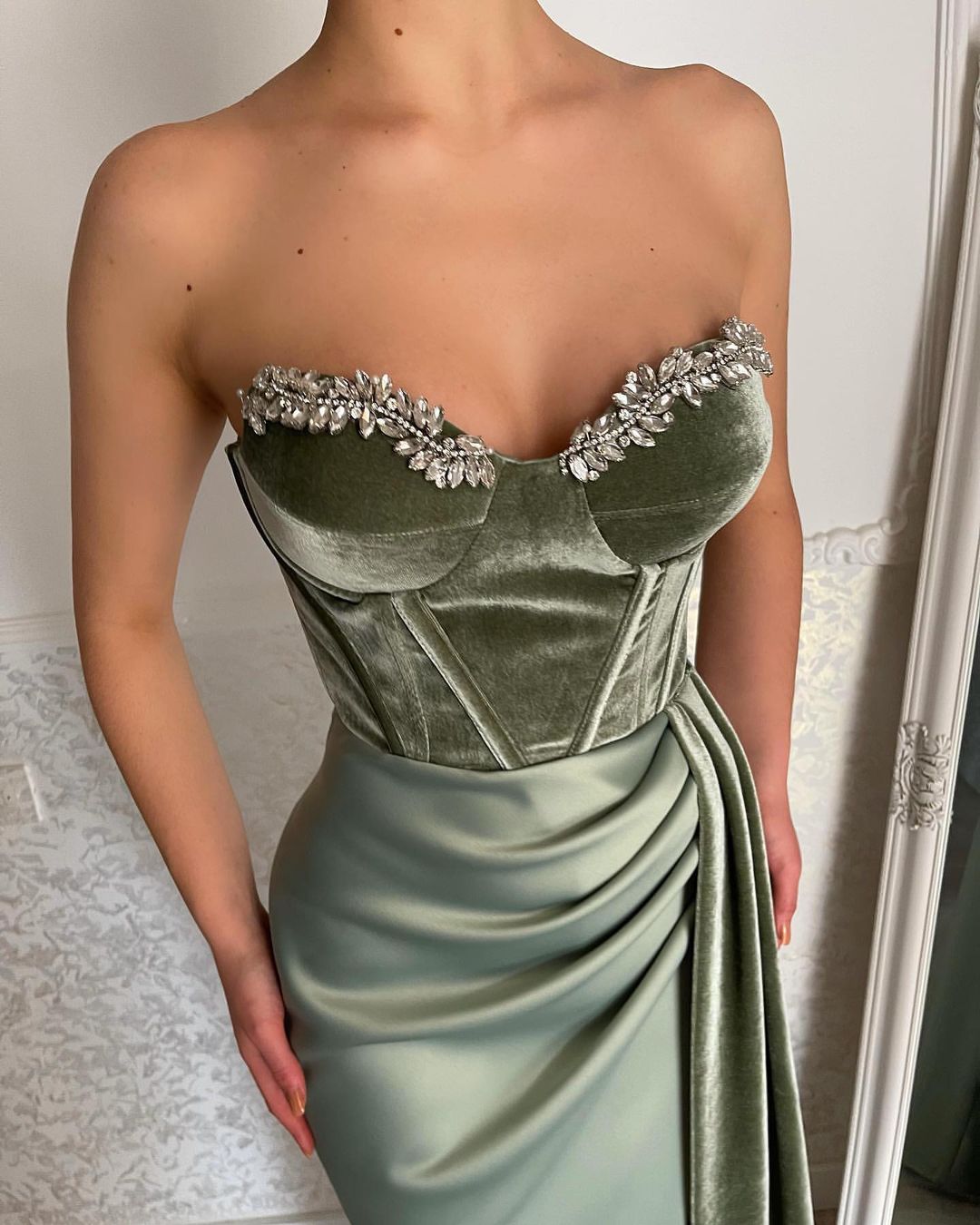 Vibrant Green Strapless Velvet Prom Dress with a Dramatic Slit