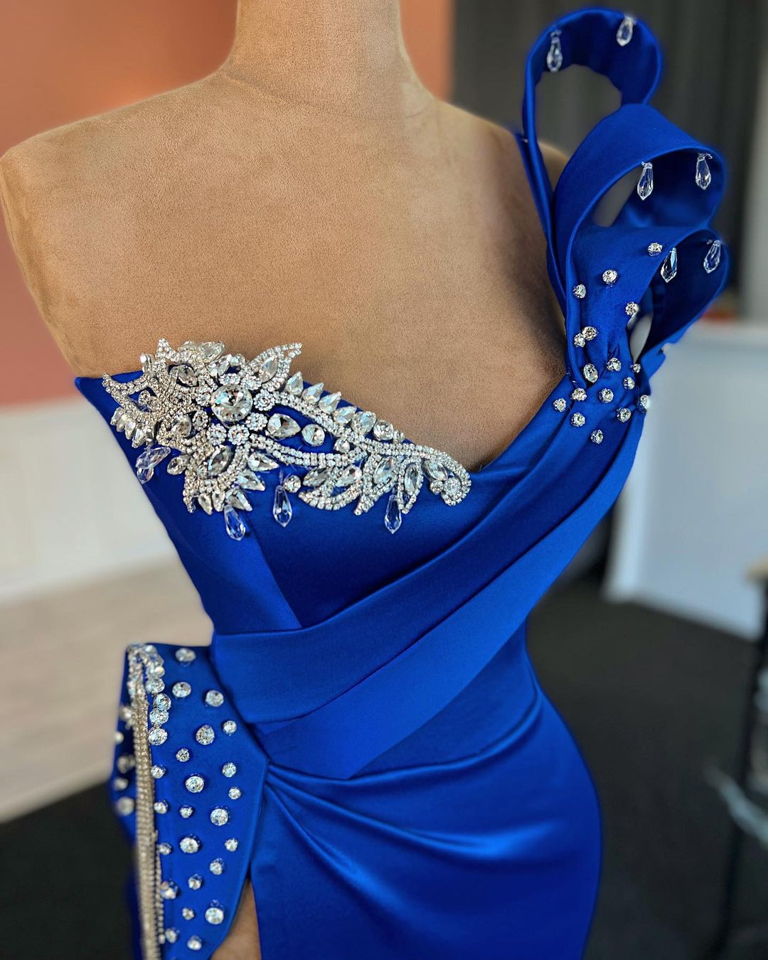 Charming Royal Blue One Column Shoulder Jewels Prom Dress With Slit