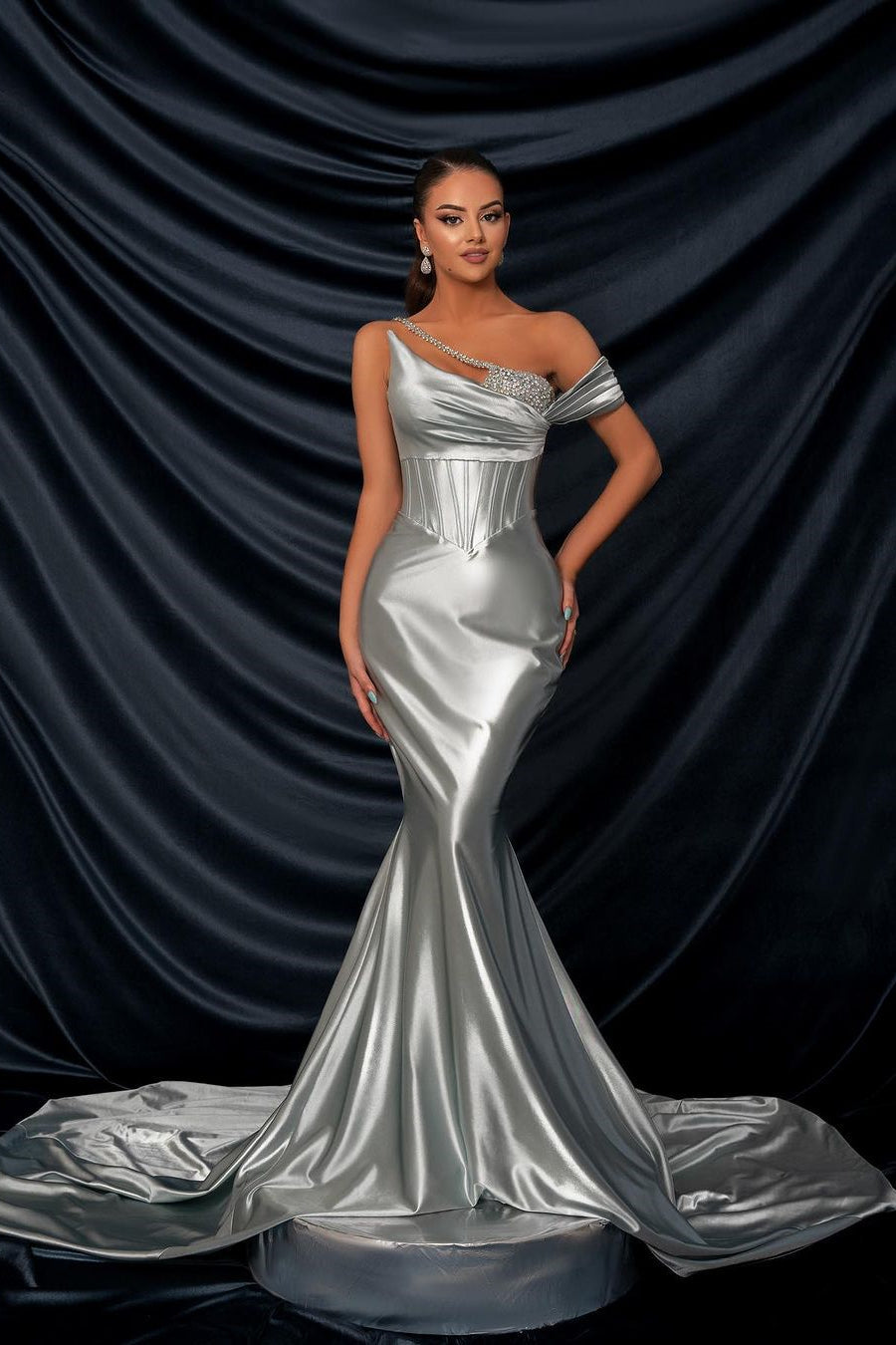 Glamorous Long Silver One-Shoulder Sequined Mermaid Gown for Prom