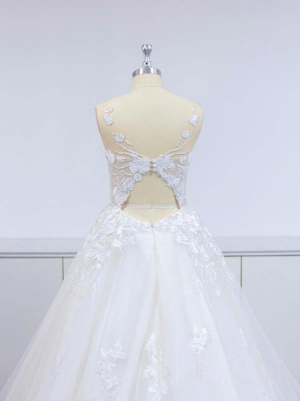 Glamorous V-neck Sleeveless Ball Gown Princess Wedding Dress Lace Bridal Gown