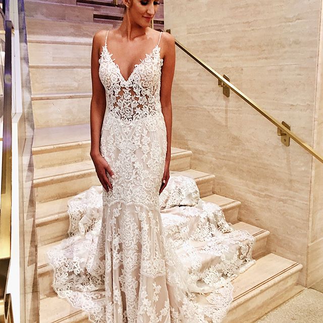 Glamorous White V Neck Lace Mermaid Slim Wedding Bridal Dress