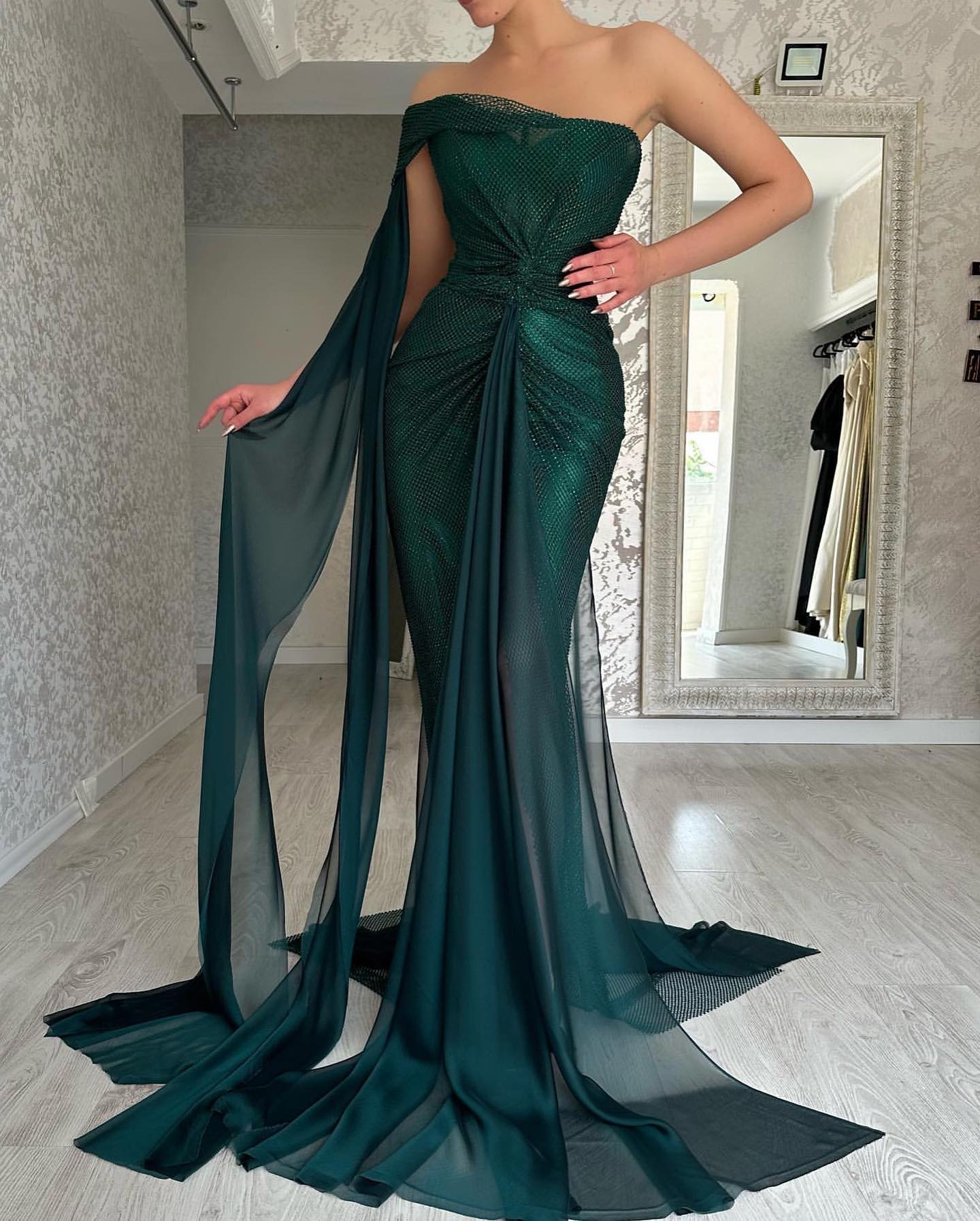 Enchanting Long Dark Green Mermaid Prom Dress with Sleeveless Design and Side Slit