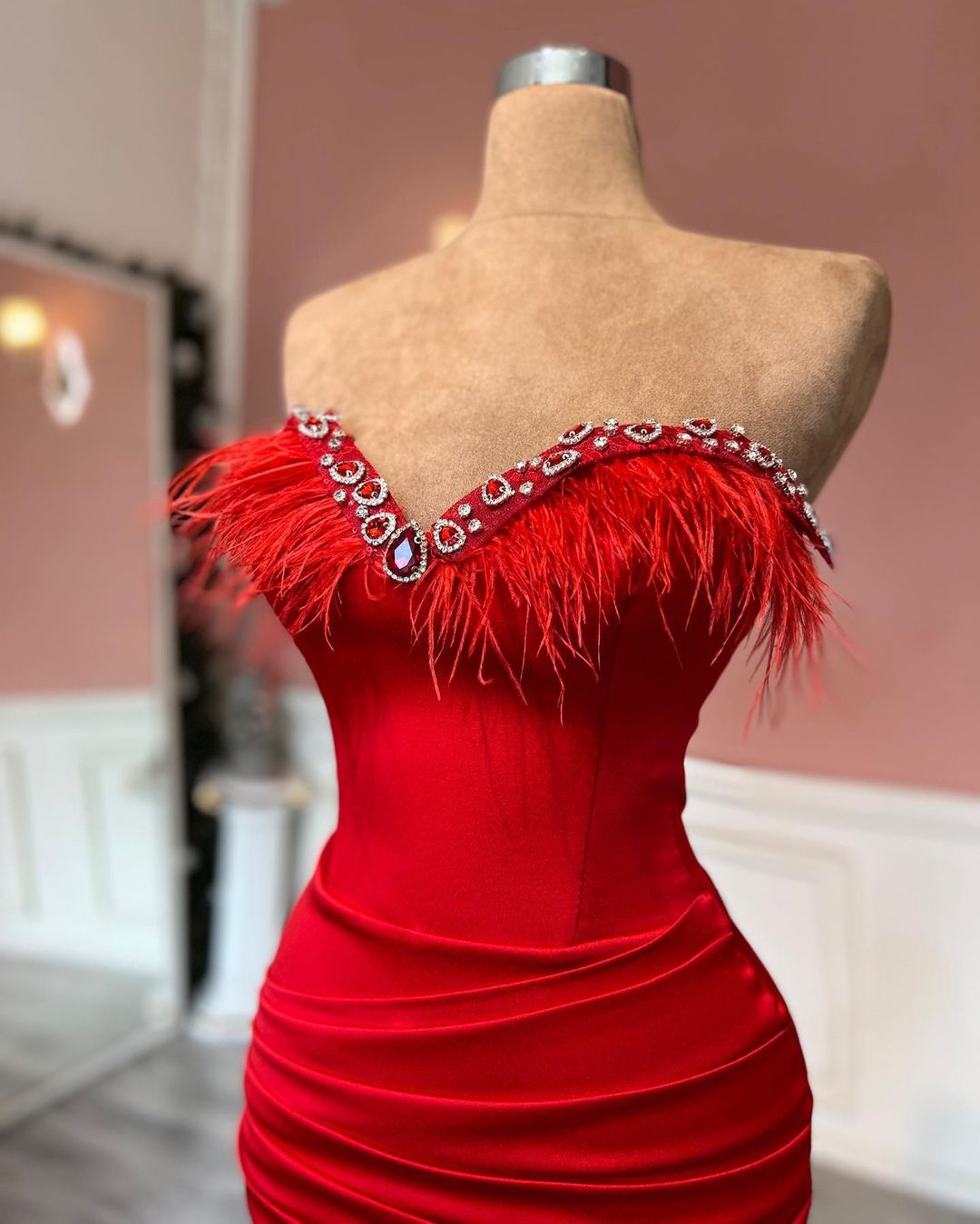 Gorgeous Red Column Floor-Length Sweetheart Jewels Prom Dress With Feathers