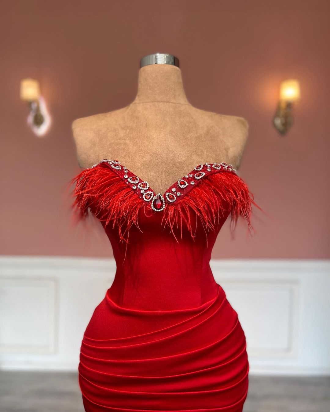 Gorgeous Red Column Floor-Length Sweetheart Jewels Prom Dress With Feathers