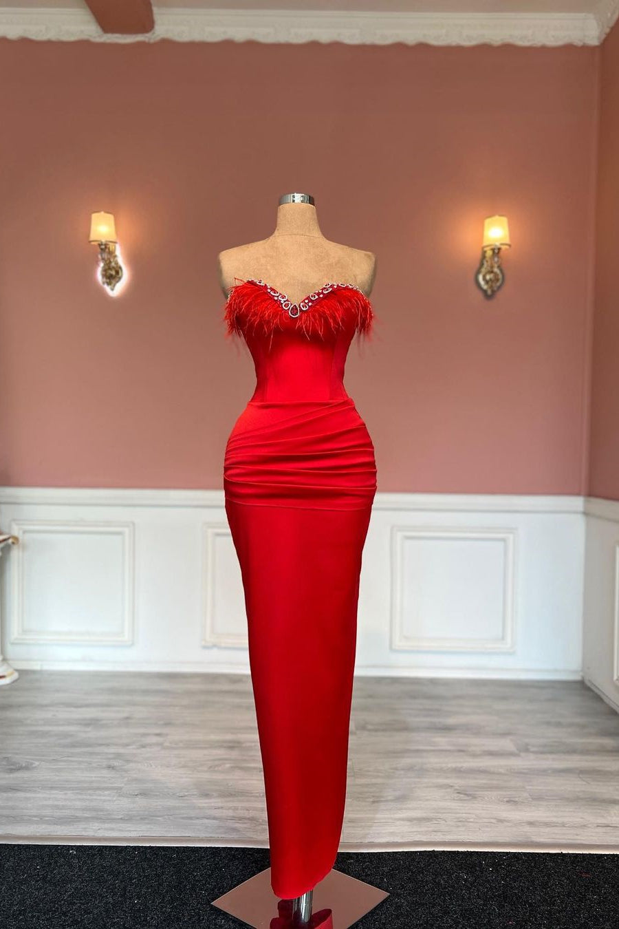 Gorgeous Red Column Floor-Length Sweetheart Jewels Prom Dress With Feathers