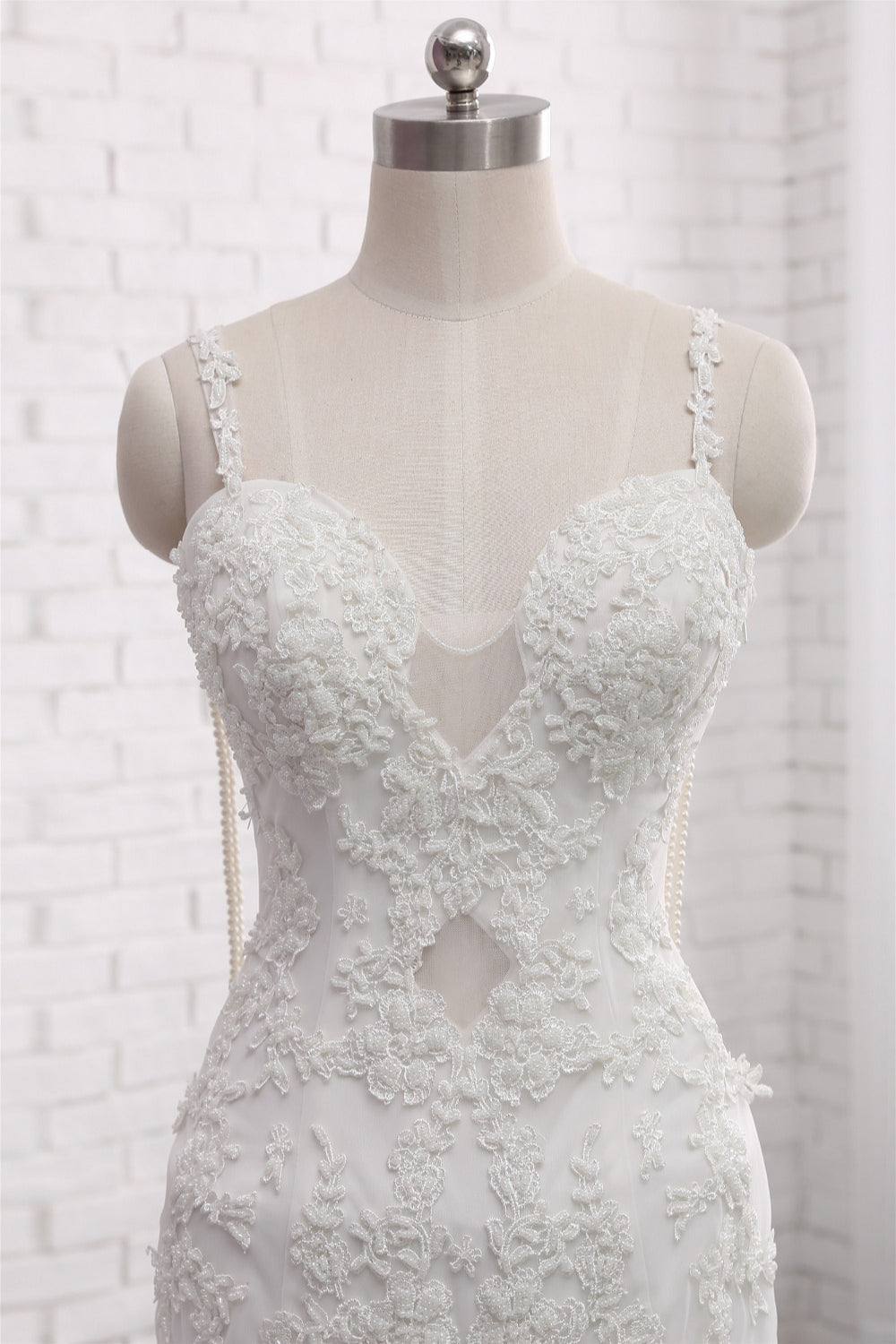 Gorgeous Spaghetti Straps V-Neck Mermaid Wedding Dress White Lace Appliques Sleeveless Bridal Gowns