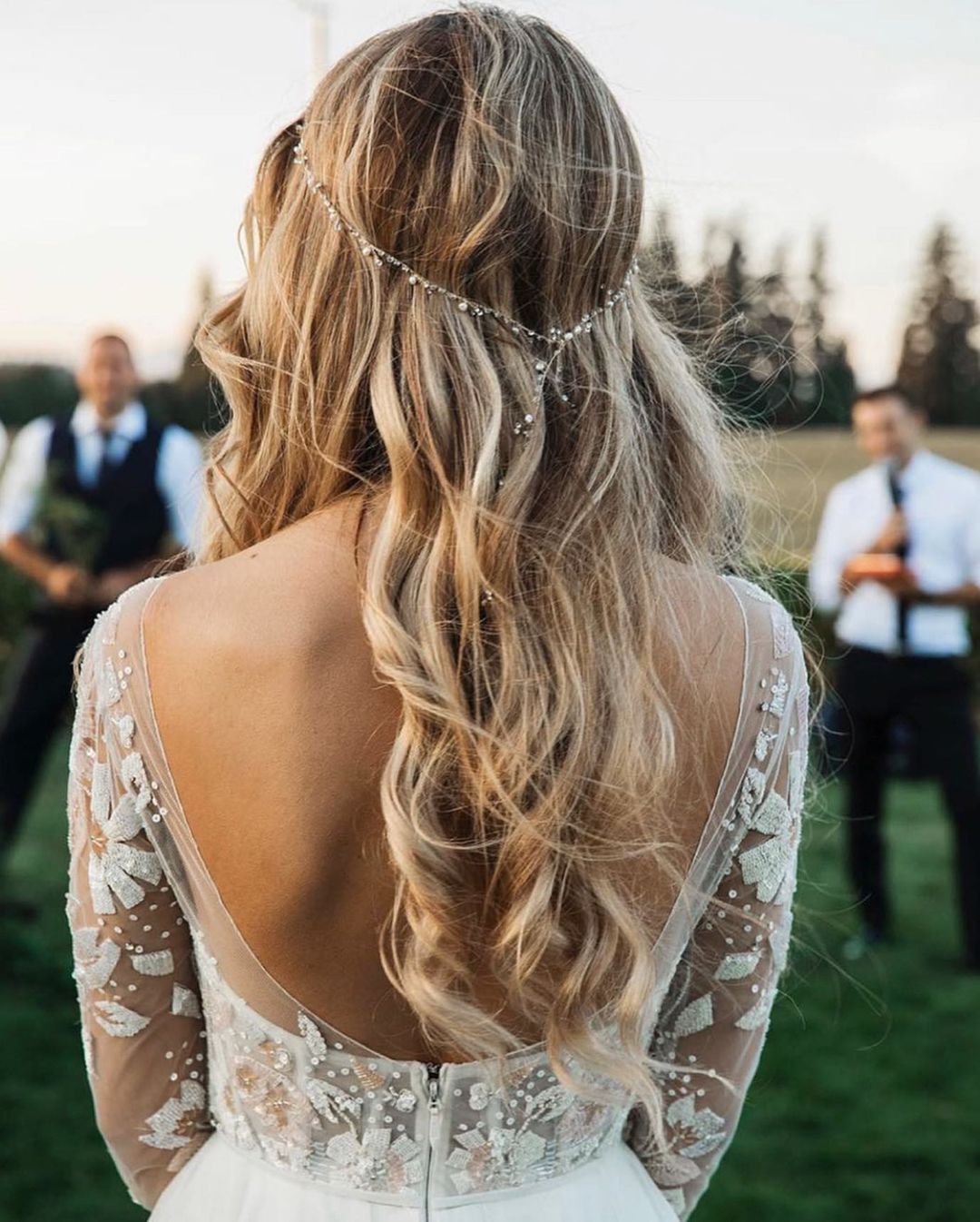 Long Sleeves Beach Wedding Dress With Appliques Open Back