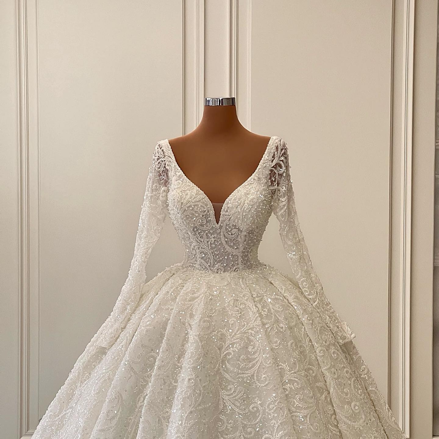 Long Sleeves V-Neck Wedding Dress Ball Gown With Lace