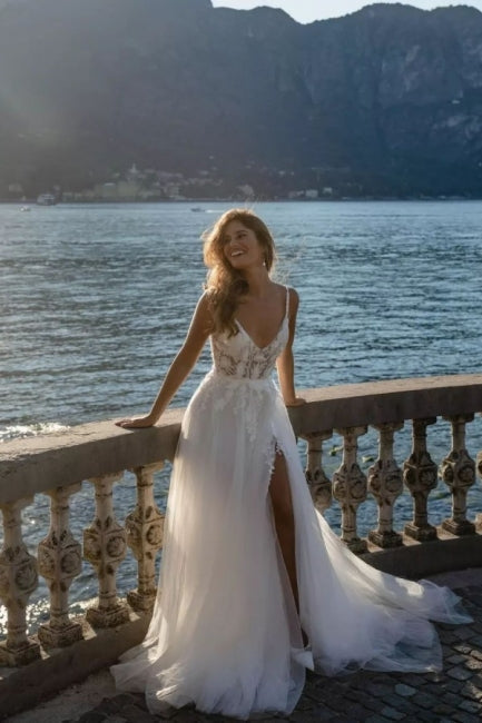 Modern Spaghetti-Straps Sleeveless Long Lace Wedding Dresses Online