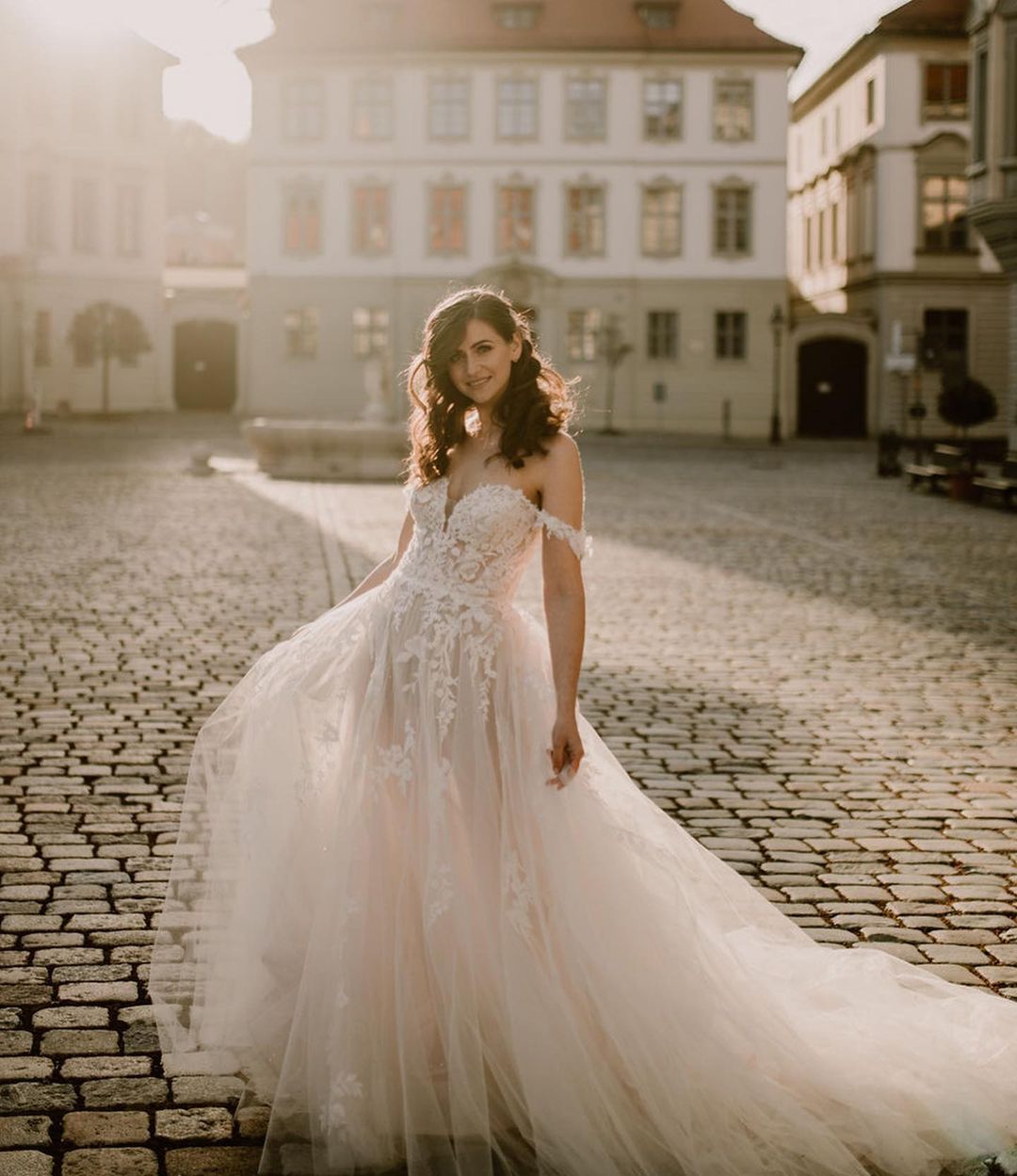 Off-the-Shoulder Beach Wedding Dress Tulle With Appliques