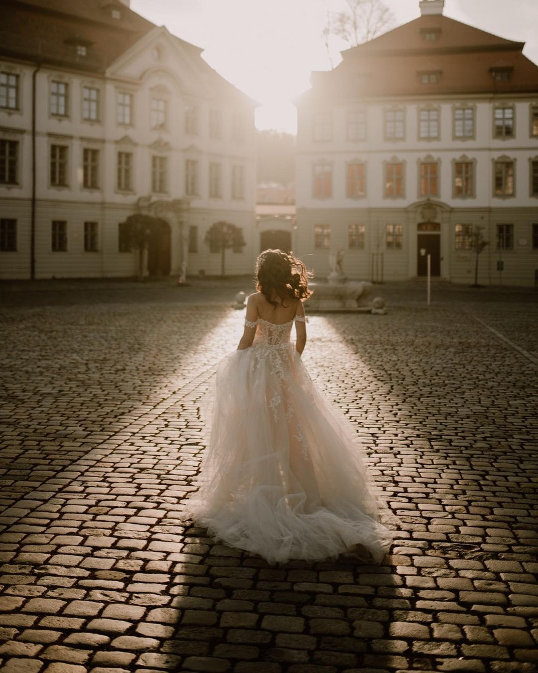 Off-the-Shoulder Beach Wedding Dress Tulle With Appliques