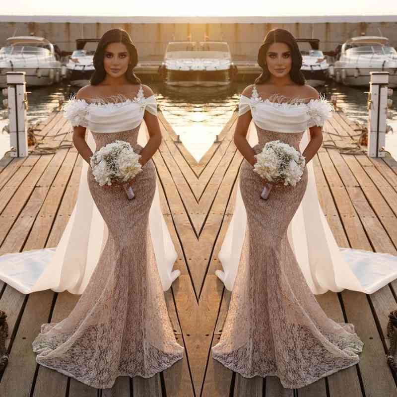 Off-the-Shoulder Wedding Dress Mermaid Lace With Cape