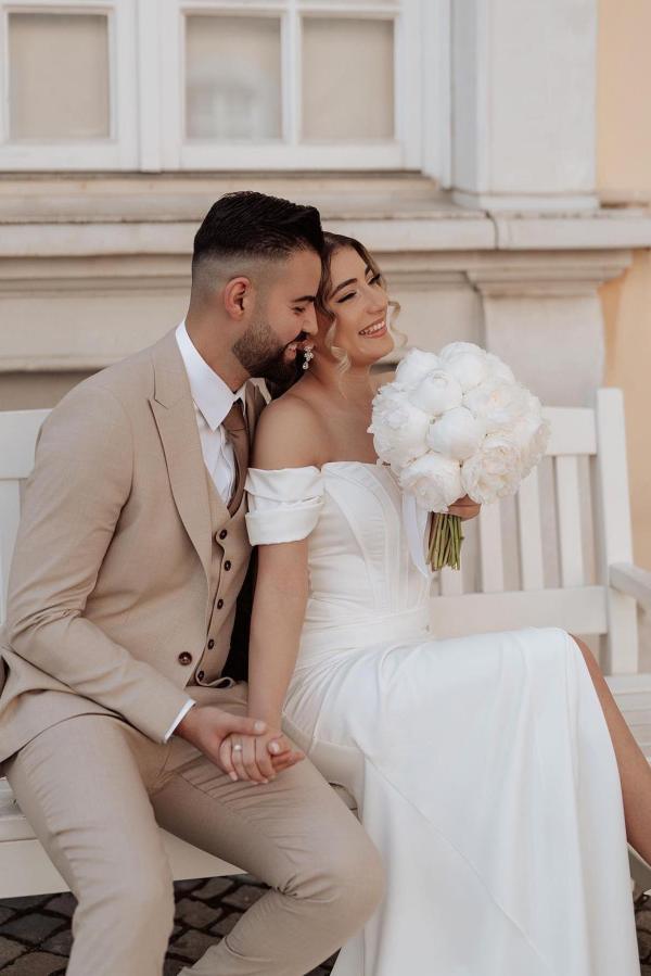 Off-the-Shoulder White Wedding Dress Mermaid With Slit