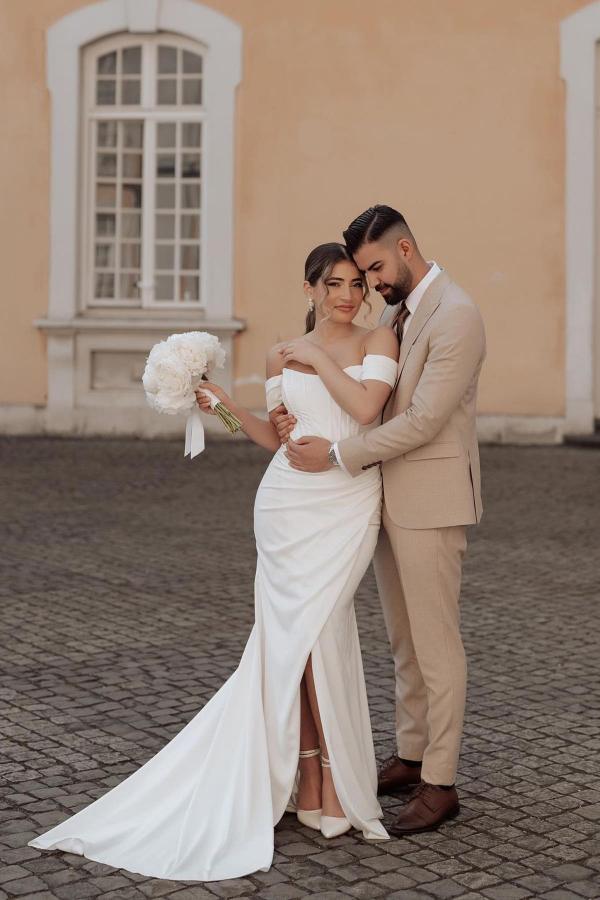 Off-the-Shoulder White Wedding Dress Mermaid With Slit