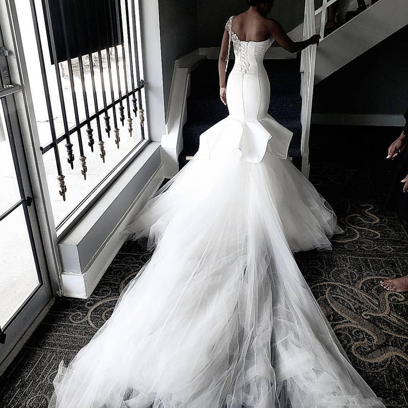 One shoulder White Mermaid Bridal Gowns with Ruffles Train