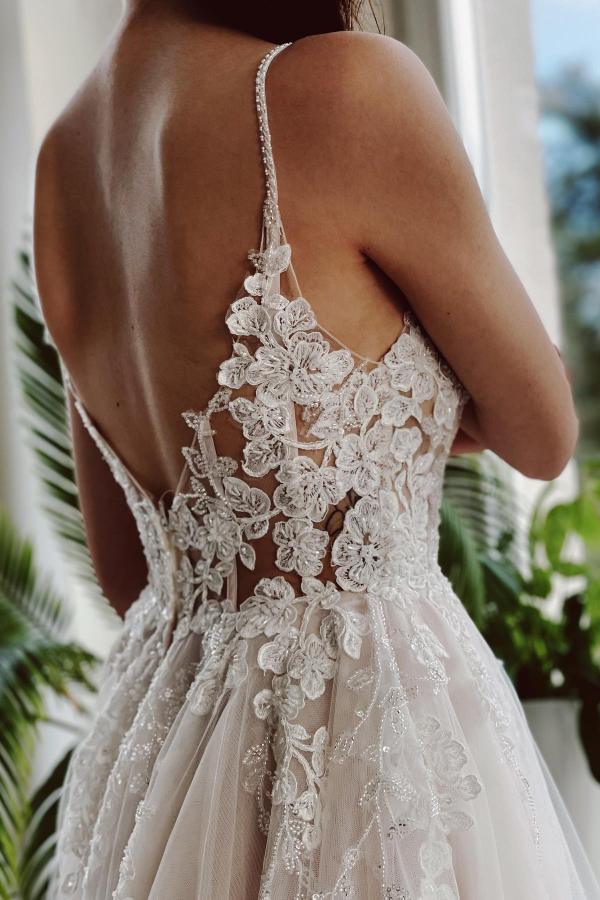 Sleeveless Lace Wedding Dress Spaghetti-Straps V-Neck