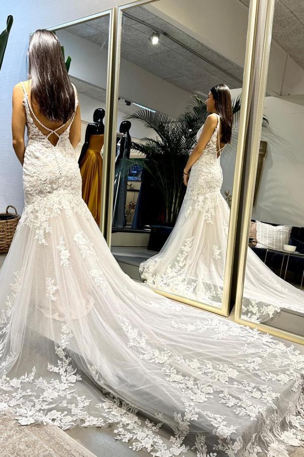 Spagetti-Straps Sleeveless Mermaid Wedding Dress Lace V-Neck