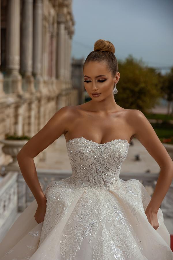 Strapless Wedding Dress Ball Gown With Lace Appliques