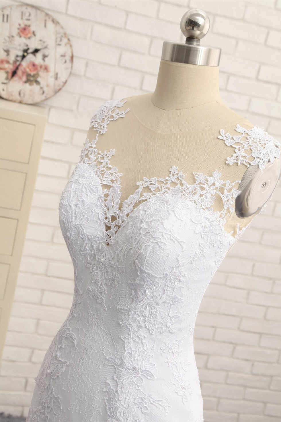 Stunning Jewel White Tulle Lace Wedding Dress Appliques Sleeveless Bridal Gowns On Sale