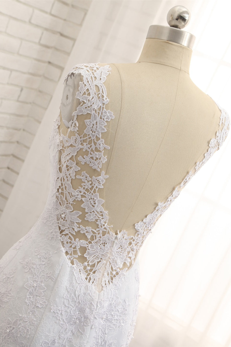 Stunning Jewel White Tulle Lace Wedding Dress Appliques Sleeveless Bridal Gowns On Sale