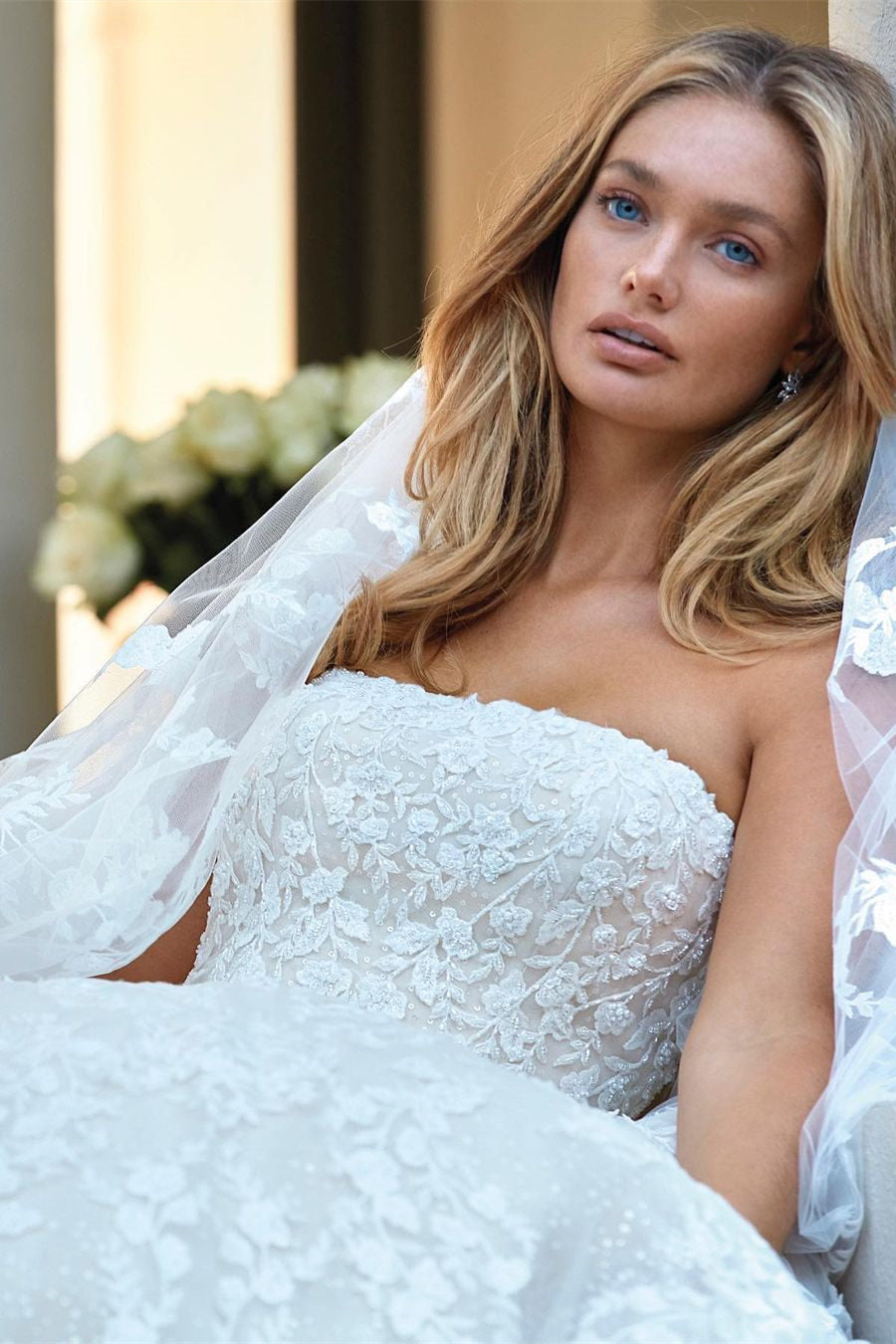 Stunning Princess Sleeveless Appliques Wedding Dresses Lace Appliques