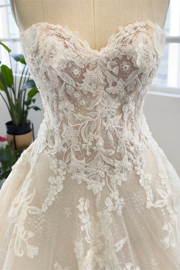 Sweetheart A-Line Lace Wedding Dress With Appliques