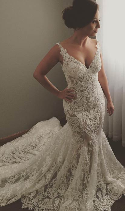 V neck Sleeveless Mermaid Wedding Dresses Modern Lace Appliques Bridal Gown